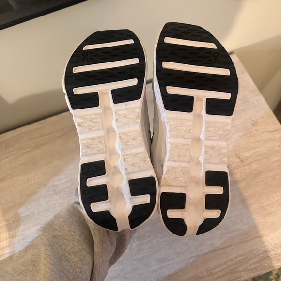 On Cloud Tilt Shoes - Picture 8 of 10